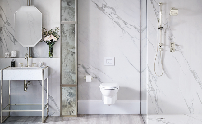 Complete bathroom with a wall-mounted toilet