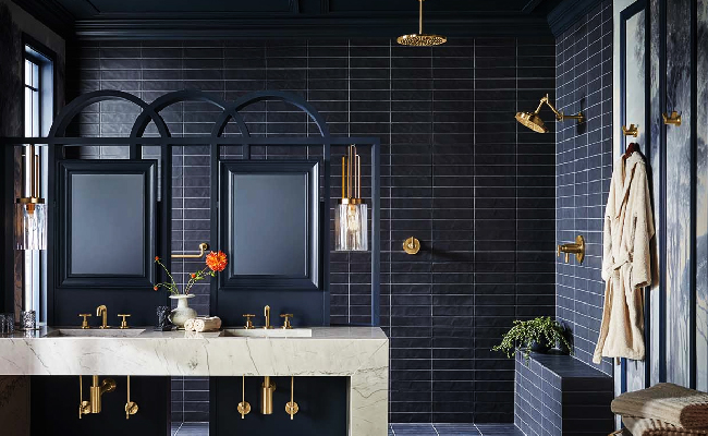 Complete bathroom with the collection Litze® de BrizoMD, Brilliance® Luxe Gold