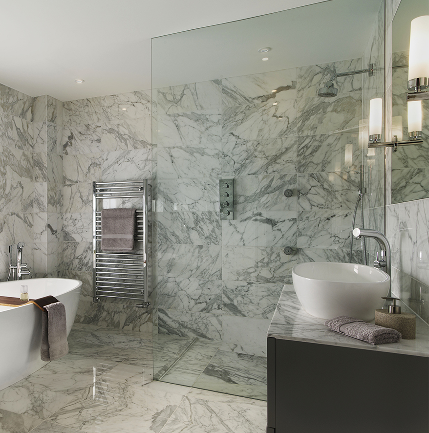 Complete bathroom showing the Italian shower trend.