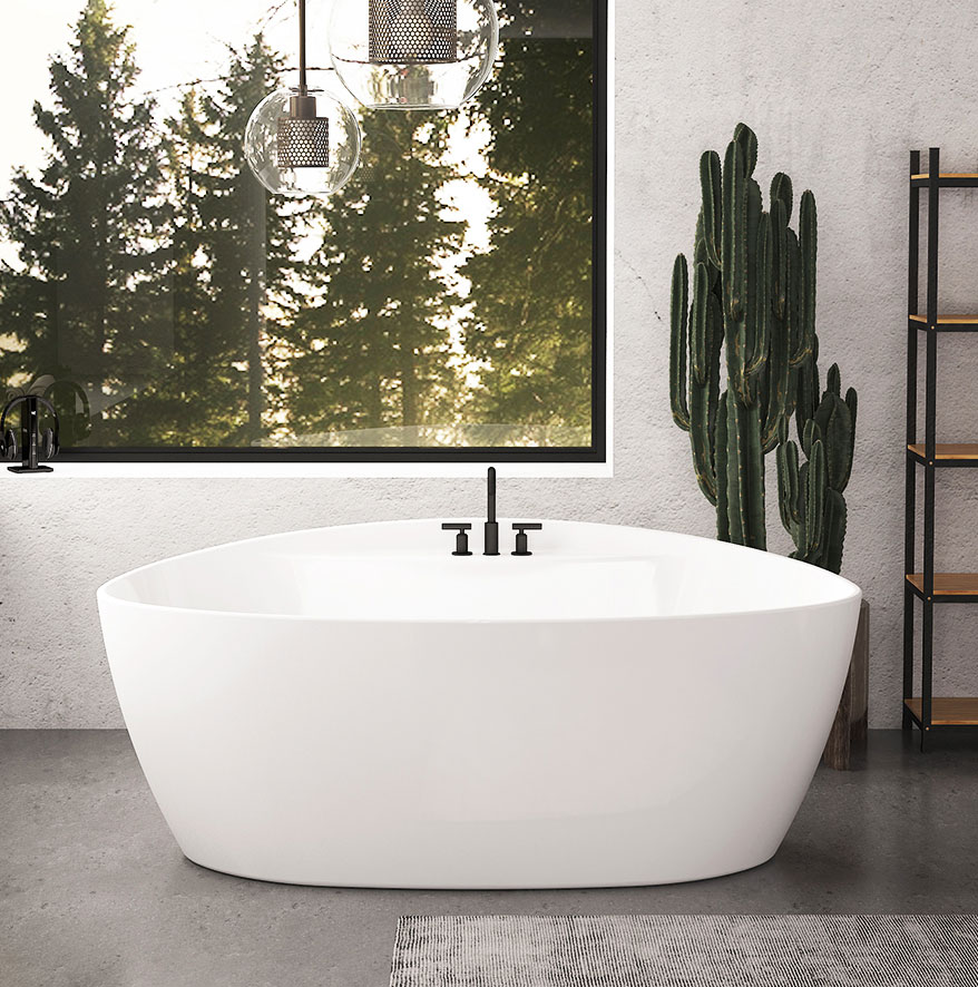 Baignoire blanche dans une salle de bain en marbre