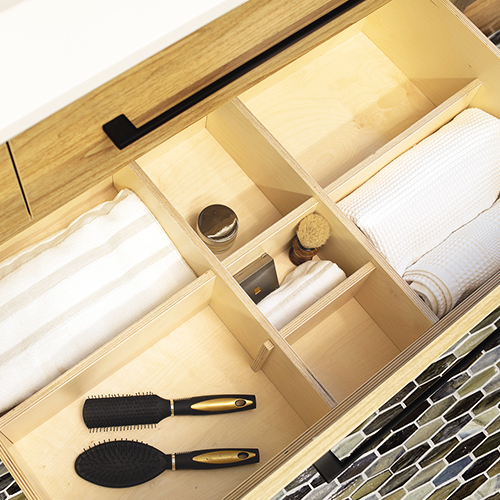 Drawer divider with storage space