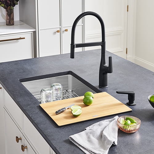 Kitchen sink from the Quatrus R15 collection by Blanco in stainless steel and its kitchen accessories