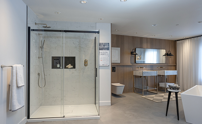Douche de la suite à la boutique de Saint-Jérôme par la gagnante du Concours Designer 2022 Elizabeth Dubé de la Maison Gabelli