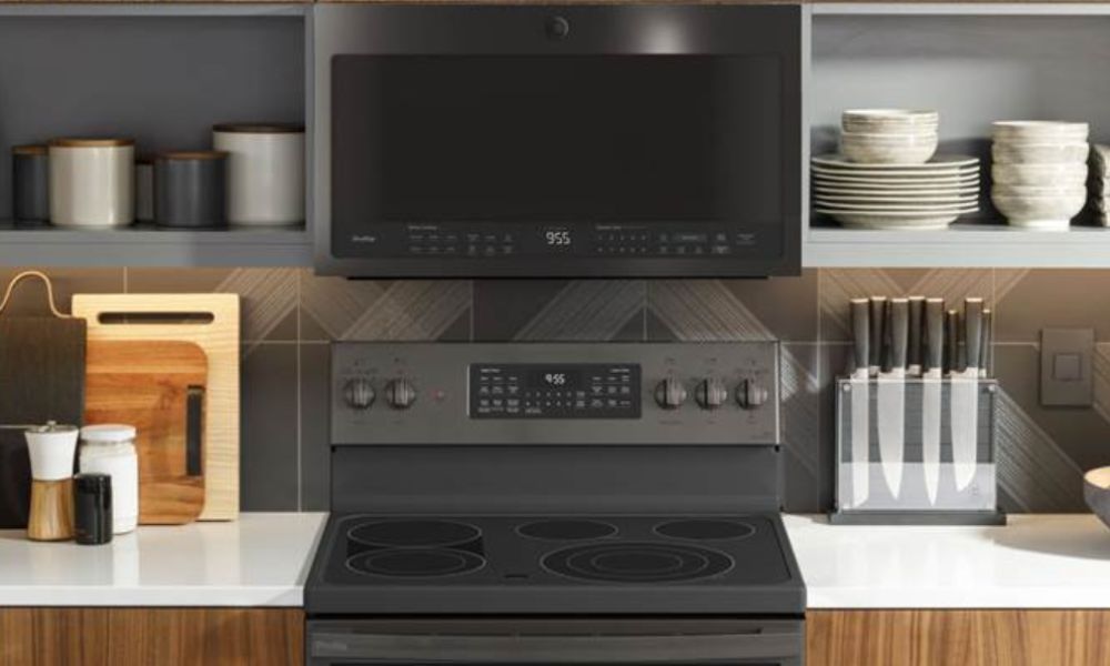 Free-standing GE Profile™ Series 30 electric convection range with a sleek design and multiple cooking features.